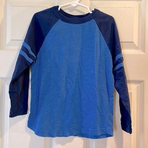 Set of 2 Hanna Andersson boys long sleeve t-shirts. Size 110cm (5).